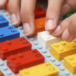 LEGO cria blocos em braille para crianças cegas e com deficiência visual