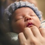 Estudo revela que música de Mozart pode aliviar a dor em bebês