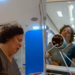 Desconhecido paga contas de mulher desempregada e deixa mensagem de esperança