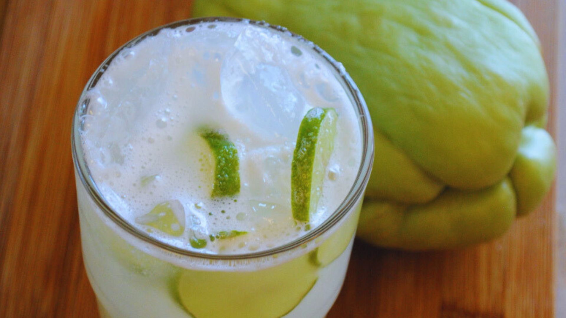 Suco de chuchu: 7 benefícios e 3 receitas