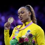 Rebeca Andrade conquista ouro no Mundial de Ginástica