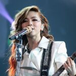 Famosa cantora pop da China se declara cristã, mesmo em meio à perseguição: “Corajosa”