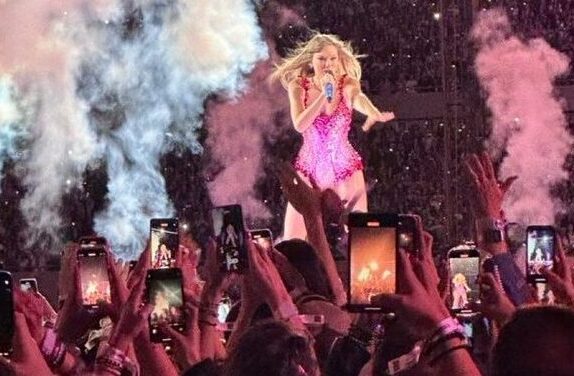 Com 60°C, mil fãs desmaiam e uma morre no show da Taylor Swift no Brasil