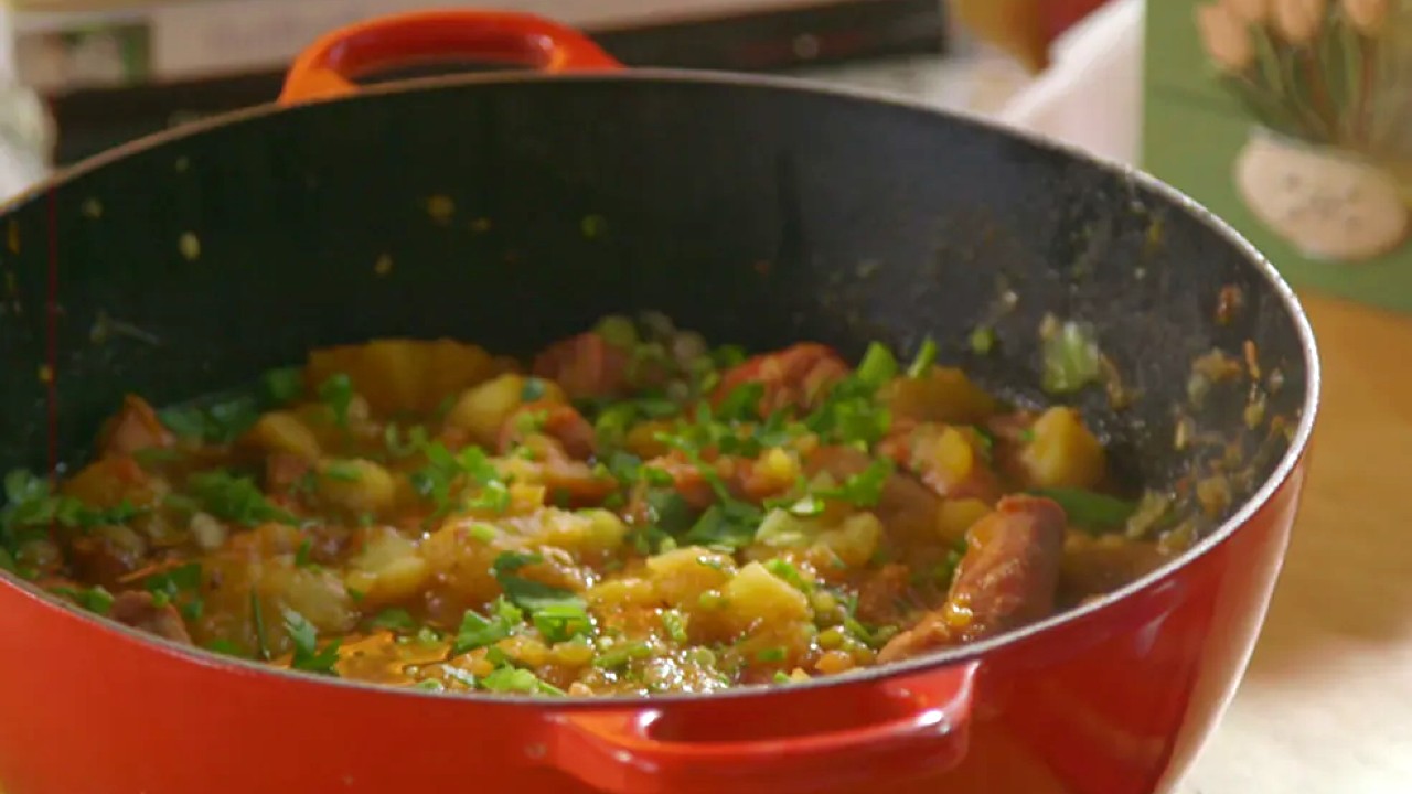 Ensopado de linguiça com batata