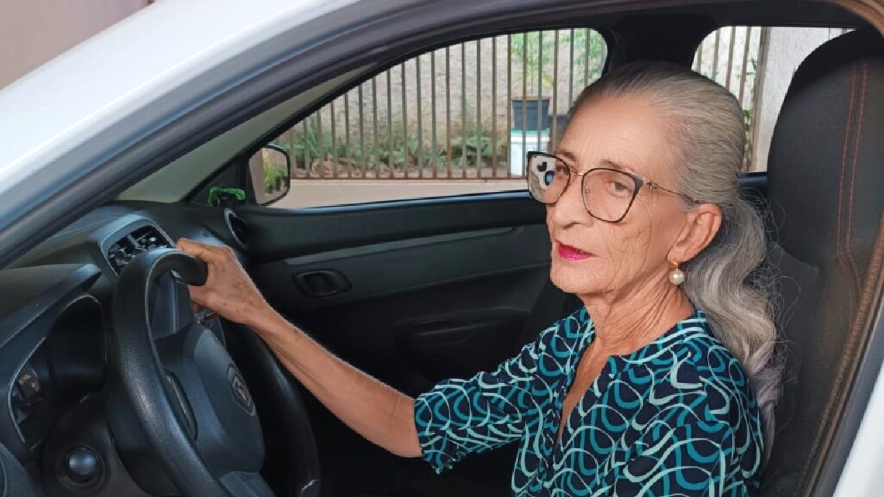 “Vovó do Uber” compartilha rotina e diverte internautas nas redes