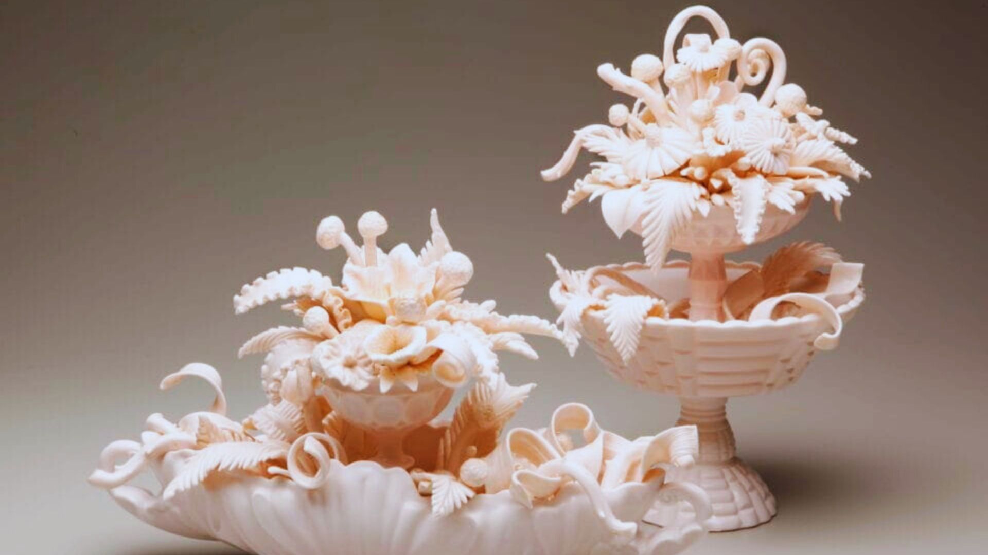 Artista elabora peças esplêndidas com vidro vintage flameworkado