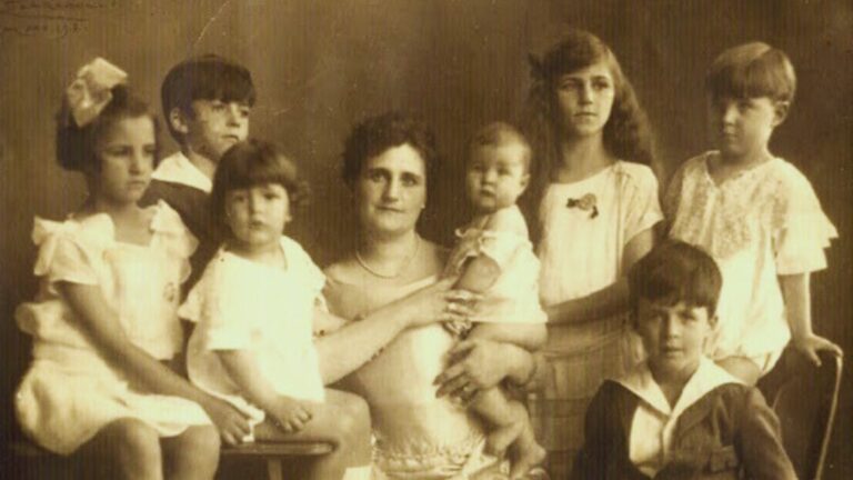 Valentina Vassilyev, a mulher mais fértil da história, deu à luz a incríveis 69 filhos