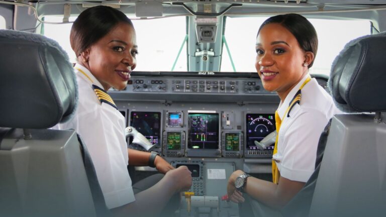 Pela primeira vez, um Boeing 737 foi pilotado por mulheres