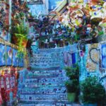 Mergulhe nas cores e formas dos mosaicos no fascinante Magic Gardens