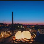 Desenho de ninho de pássaro feito por criança vira farol de luz na Estônia