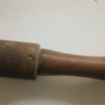 Idosa passou 20 anos martelando pregos com uma granada de guerra