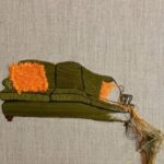 Melissa eterniza memórias do bairro em fios vibrantes e texturizados