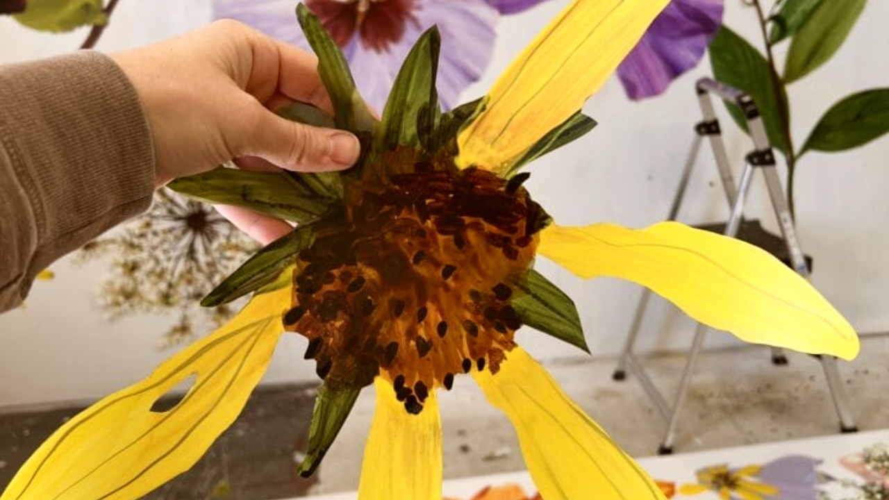 No grandioso ‘Almanaque’, Carly faz florescer centenas de flores imensas