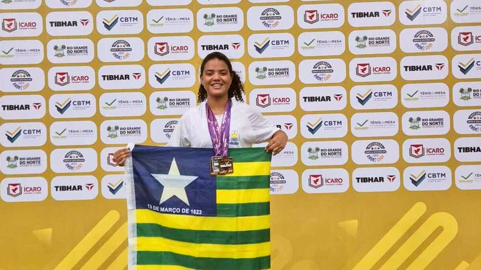 Grazzyelle conquista três medalhas da Taça Brasil de Tênis de Mesa