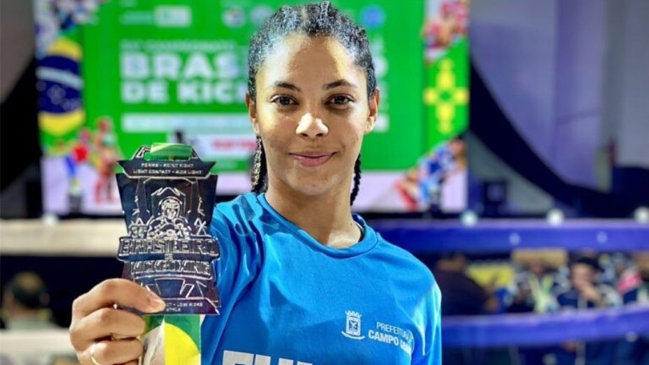 Vytoria conquista medalha de prata no Campeonato Brasileiro de Kickboxing