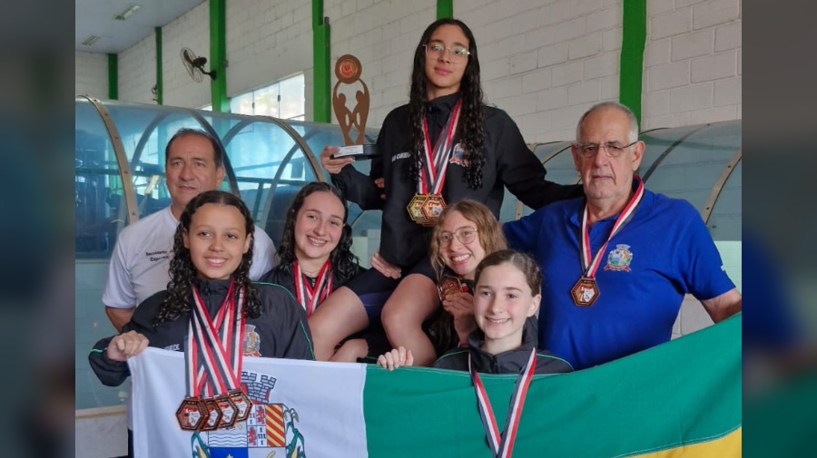 Atleta da natação, Gabrielly, conquista 8 medalhas representando Itapetininga