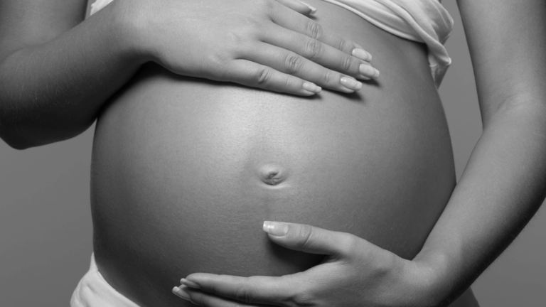 Jovens até 14 anos grávidas: quando a lei trata como violência