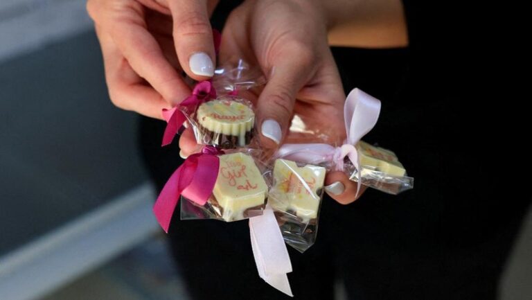 Mulher palestina espalhou alegria no Natal da Cisjordânia com chocolates de tâmaras