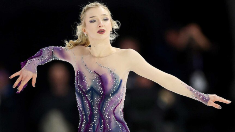 Amber Glenn faz história e quebra recorde no programa curto no Campeonato dos EUA de Patinação Artística