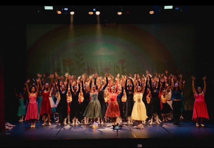 Projeto social leva aulas gratuitas de balé clássico para crianças em Salvador