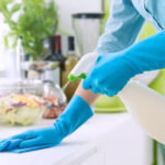 Você faz faxina do jeito certo? 7 erros que sujam a cozinha mais rápido