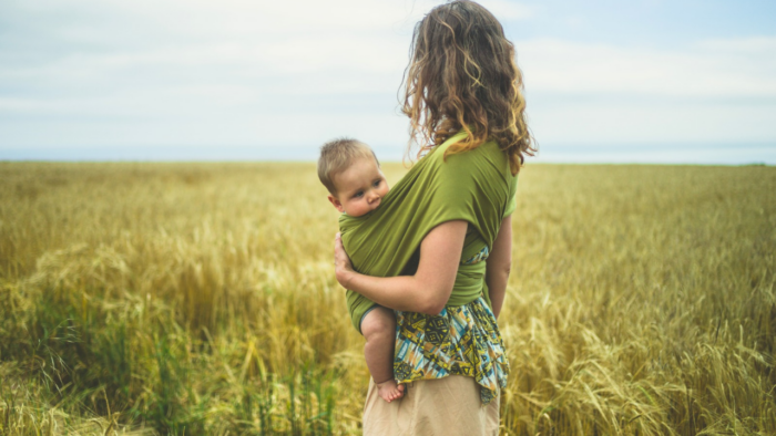O uso estratégico do sling e a praticidade no cuidado com o bebê