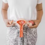 Menopausa muda o cérebro? Entenda como a queda do estrogênio afeta o humor