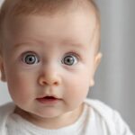 O motivo pelo qual bebês recém-nascidos quase não piscam