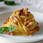 Macarrão à carbonara tradicional e super cremoso