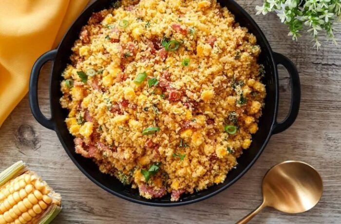 Farofa de banana e bacon crocante para o almoço