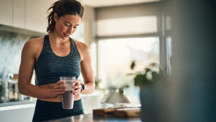 Whey protein ajuda a simplificar a alimentação e manter a energia na rotina feminina