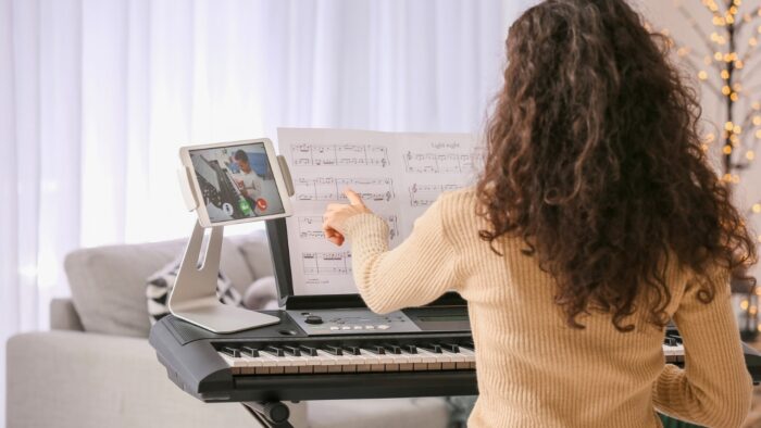 Música e ambiente: como a melodia certa transforma o clima do seu lar